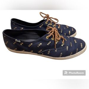 Keds Lace up shoes. Size 8.5